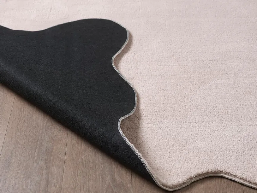 Hot Fellteppich Lore Shape 140 x 200 cm Felle & Fellteppiche