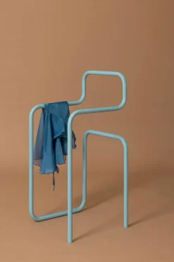 Metallbude Herrendiener James