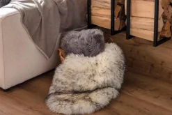 WARM & COMFY Kissen Schaffell 40 x 40 cm